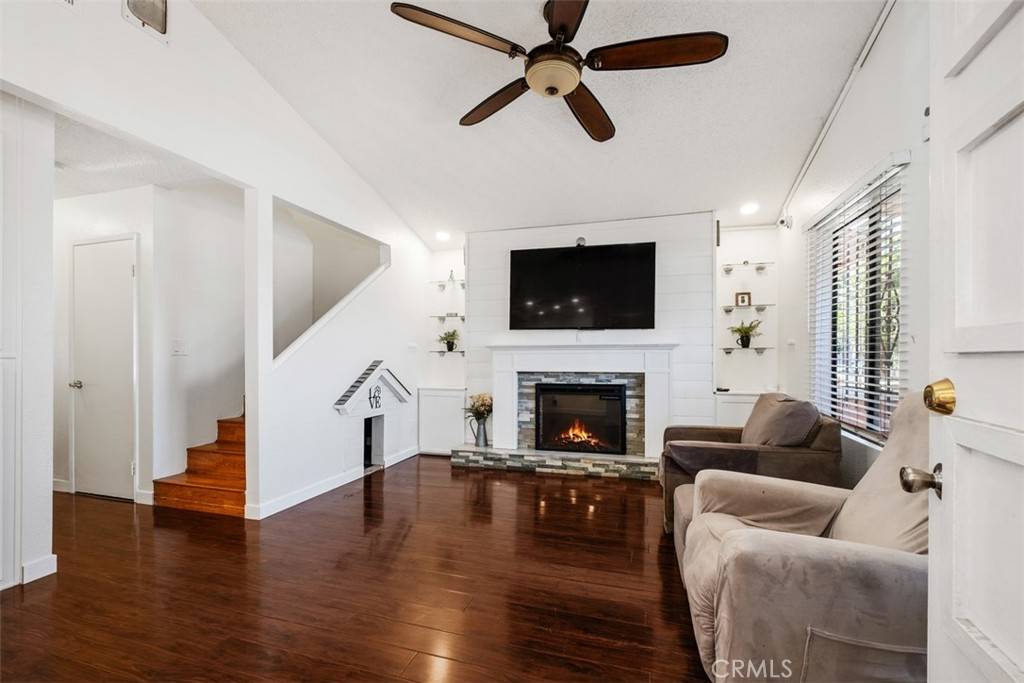 Santa Ana, CA 92703,1725 W 3rd ST #2