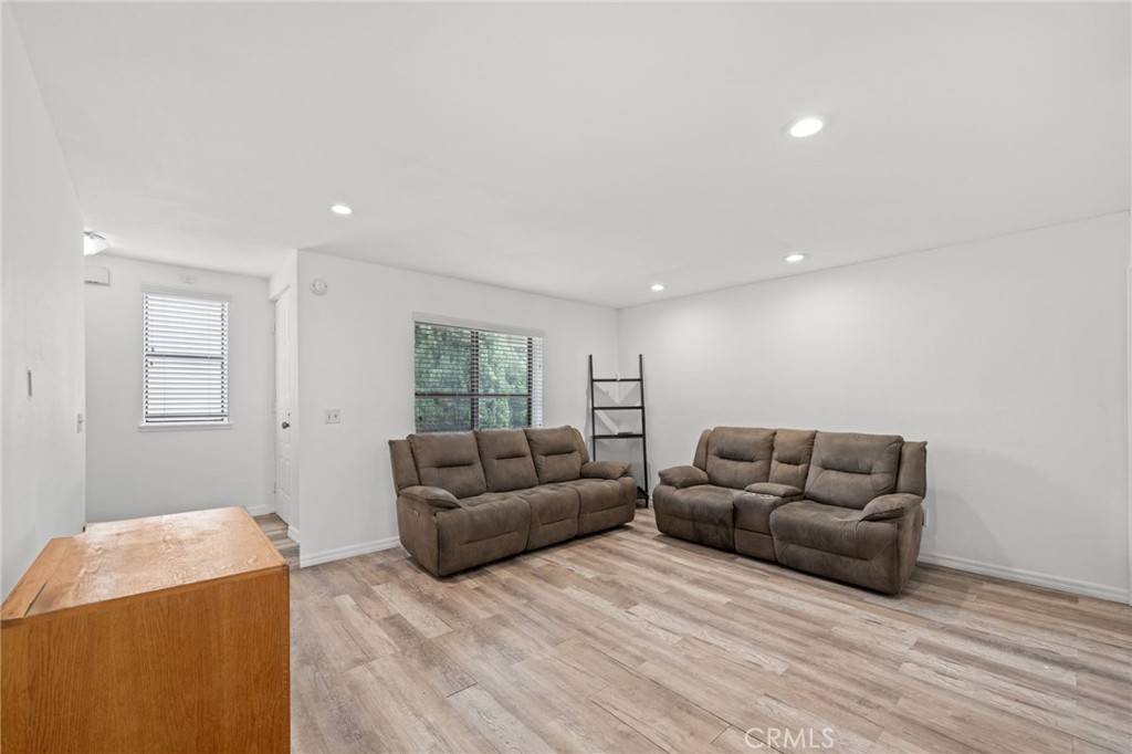 Santa Ana, CA 92706,2208 N Broadway #29