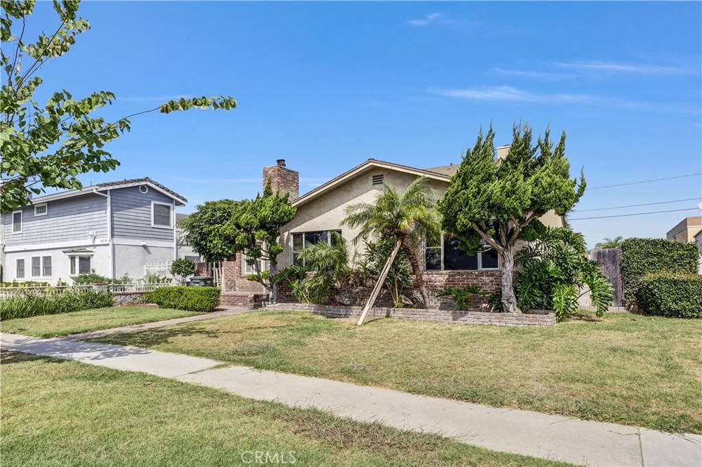 Lakewood, CA 90712,5672 Pepperwood AVE