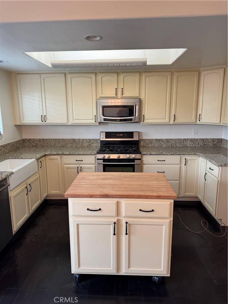 Tustin, CA 92780,13902 Yorba ST #2B