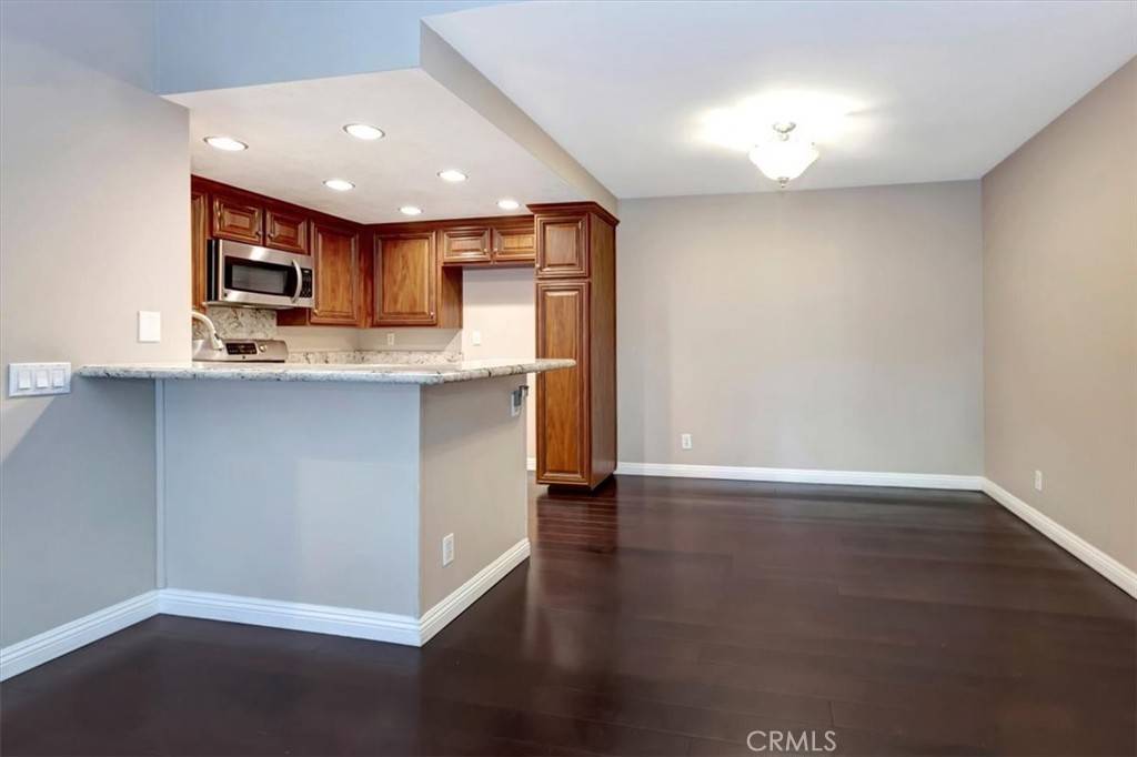 Yorba Linda, CA 92887,23556 Cambridge RD #327