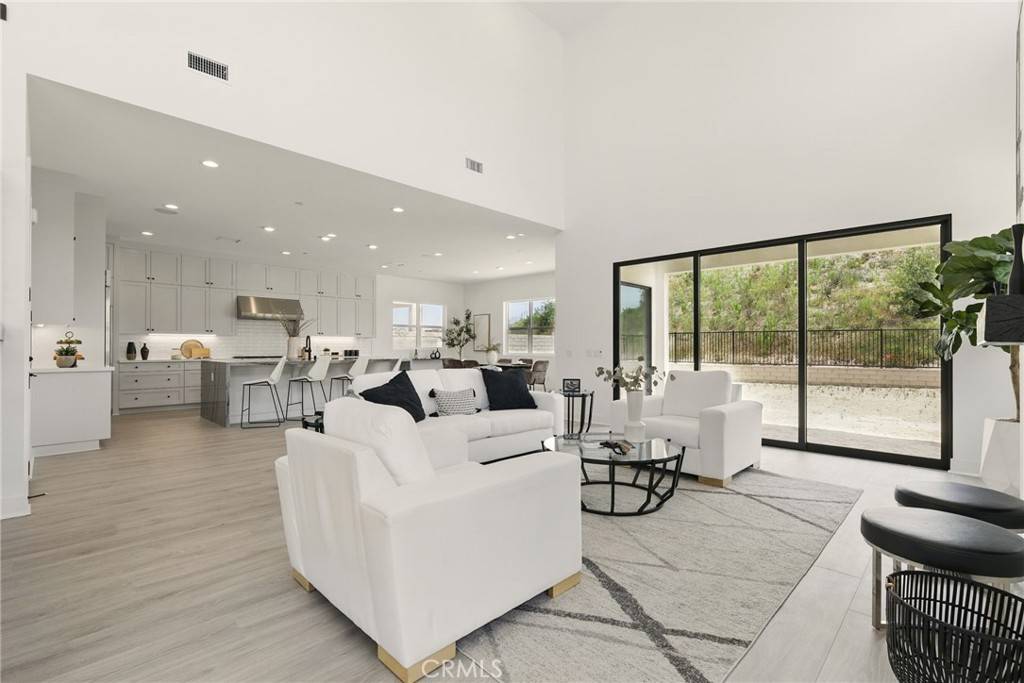 Valencia, CA 91381,27546 Elderberry DR