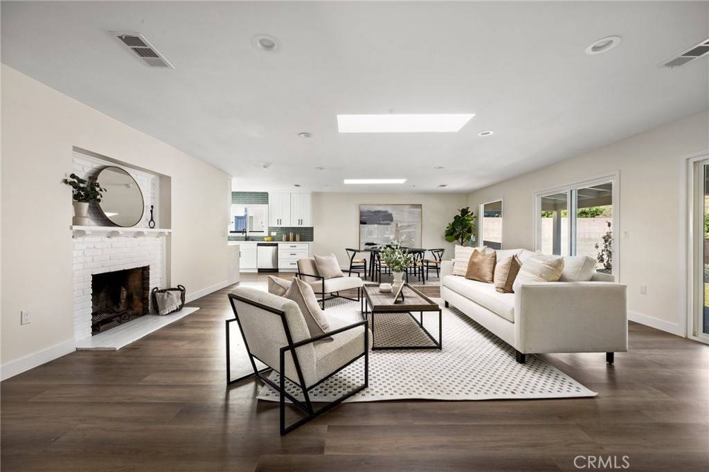 9512 S 11th AVE, Inglewood, CA 90305