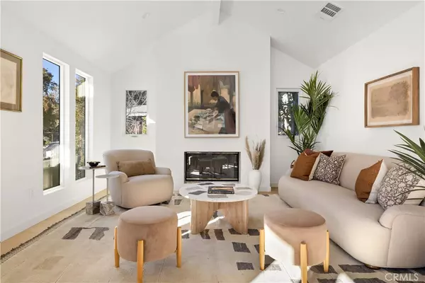 Los Angeles, CA 90004,564 N Lucerne BLVD