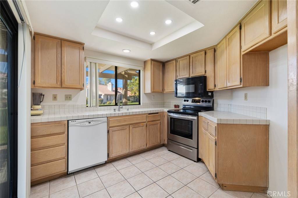 41471 Kansas ST, Palm Desert, CA 92211