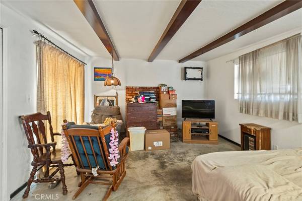 Lakewood, CA 90715,11878 205th ST