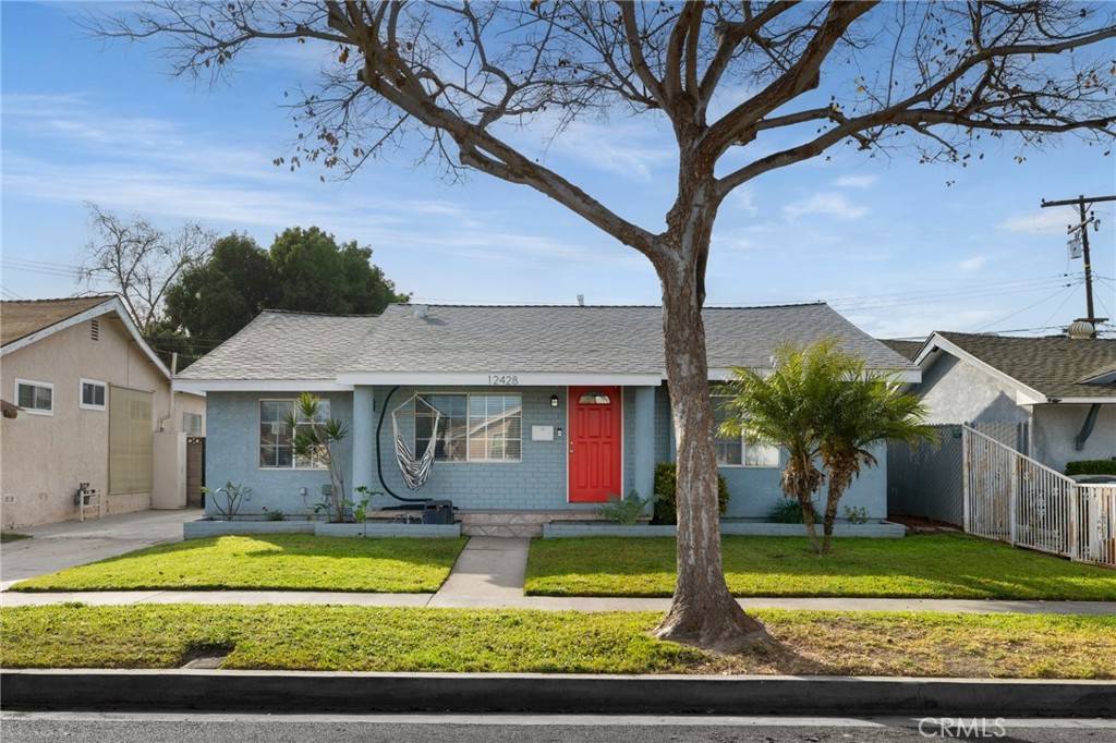 12428 212th ST, Lakewood, CA 90715