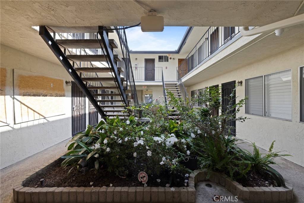 Long Beach, CA 90814,360 Gladys AVE #3