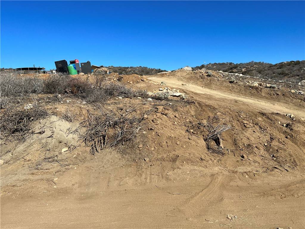 Moreno Valley, CA 92555,0 VISTA SUELTO