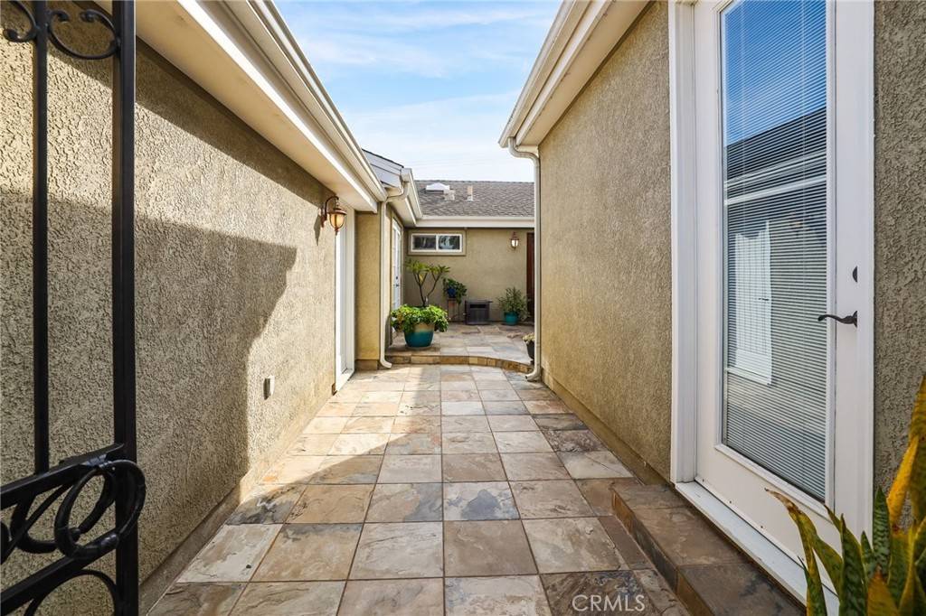 Rossmoor, CA 90720,2682 Oak Knoll DR