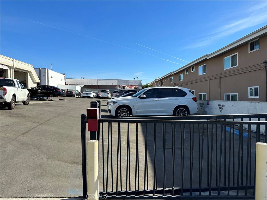 La Habra, CA 90631,420 400 E Whittier BLVD