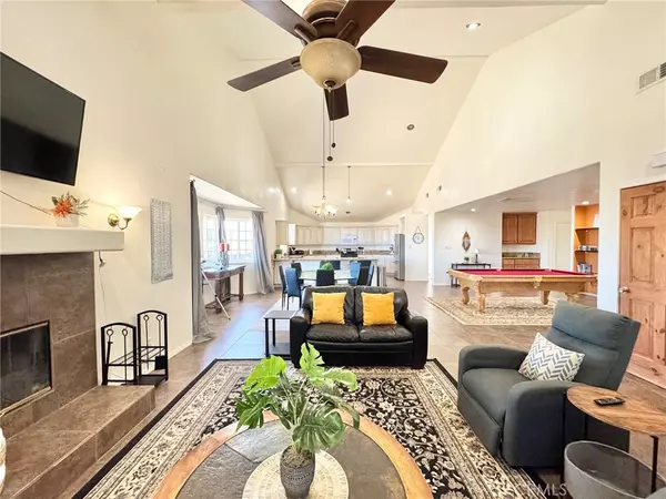 Joshua Tree, CA 92252,61773 Calle Las Sierras