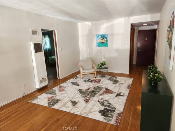 Long Beach, CA 90803,2075 E Appleton ST #3