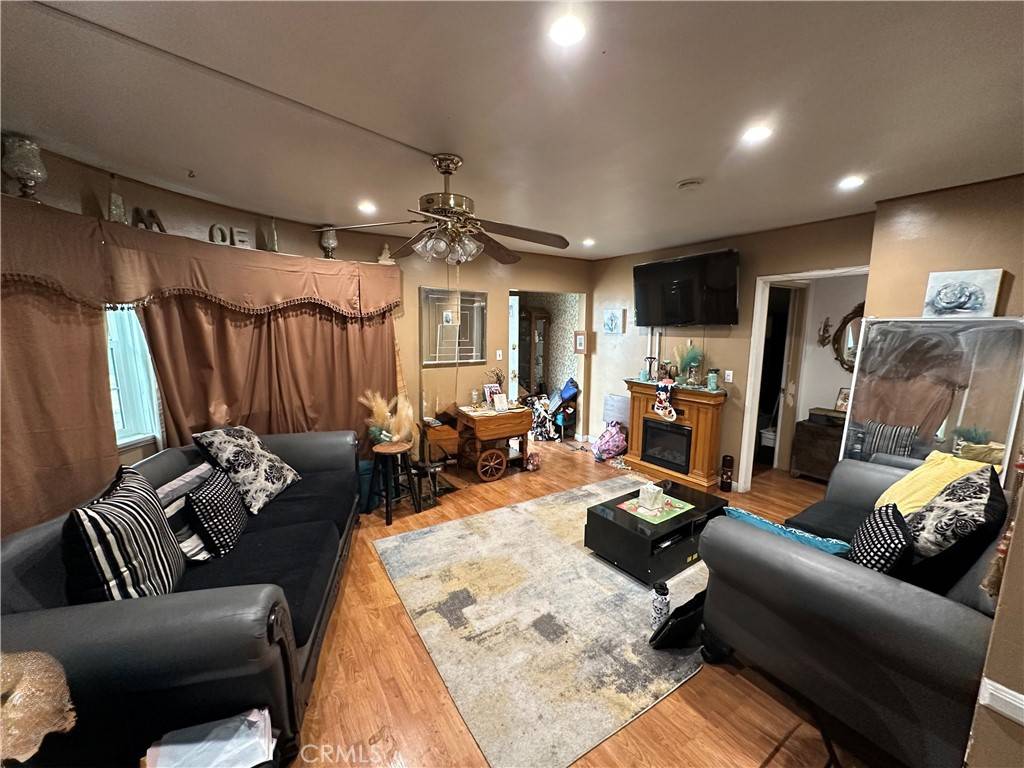 Altadena, CA 91001,949 Dolores DR