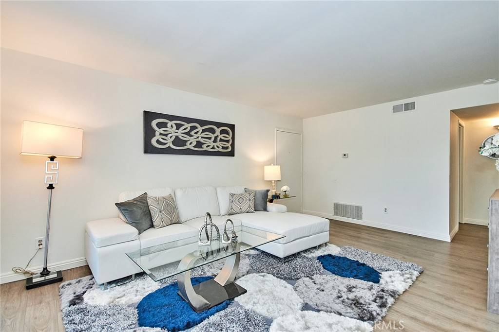 La Mirada, CA 90638,15320 Ocaso AVE #DD101