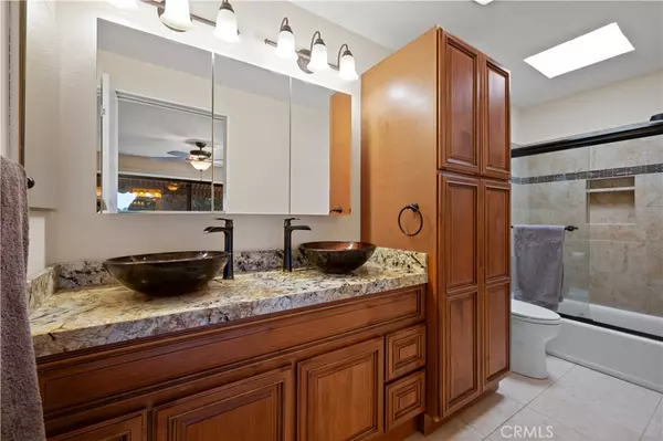 Signal Hill, CA 90755,2268 Rose AVE