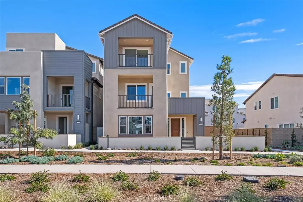 Irvine, CA 92618,125 Seep