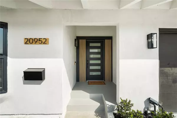 Huntington Beach, CA 92646,20952 Queens Park LN