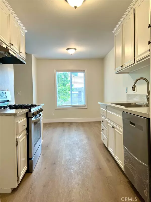Orange, CA 92868,700 W. La Veta #A4