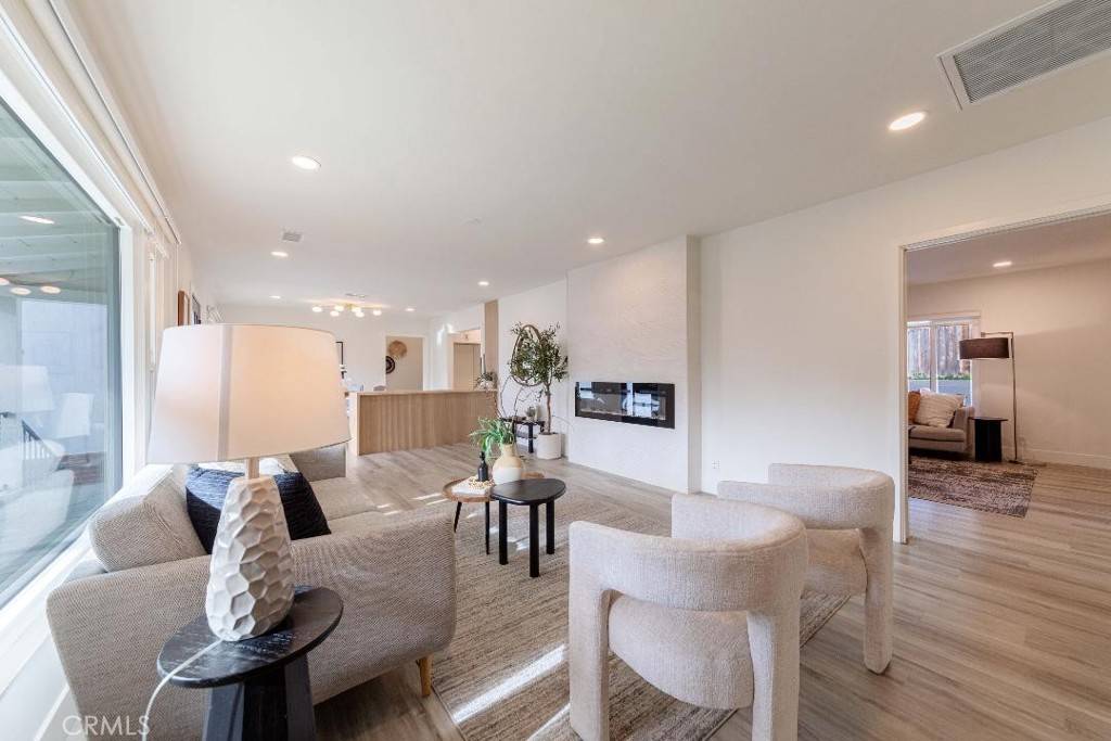 Fullerton, CA 92832,804 Lois LN