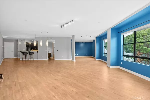 Long Beach, CA 90802,395 E. 4th #25