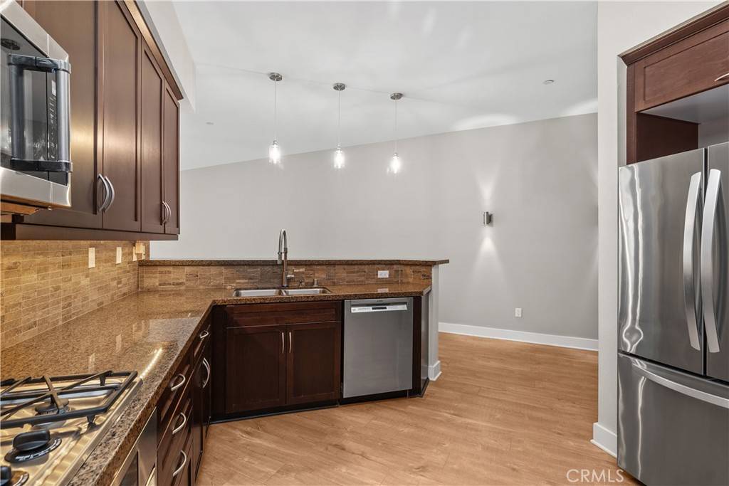 Long Beach, CA 90802,395 E. 4th #25