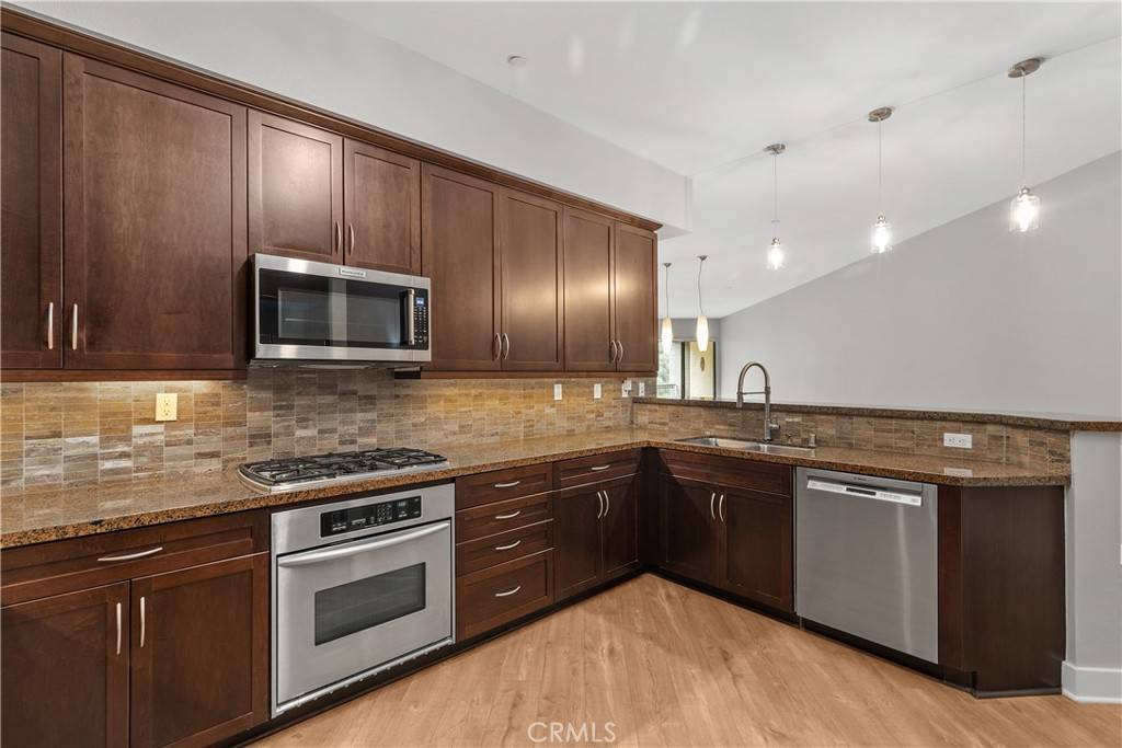 Long Beach, CA 90802,395 E. 4th #25