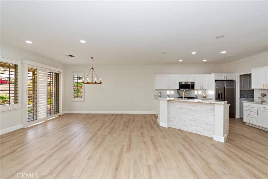 Palm Desert, CA 92211,78006 Damask Rose CT