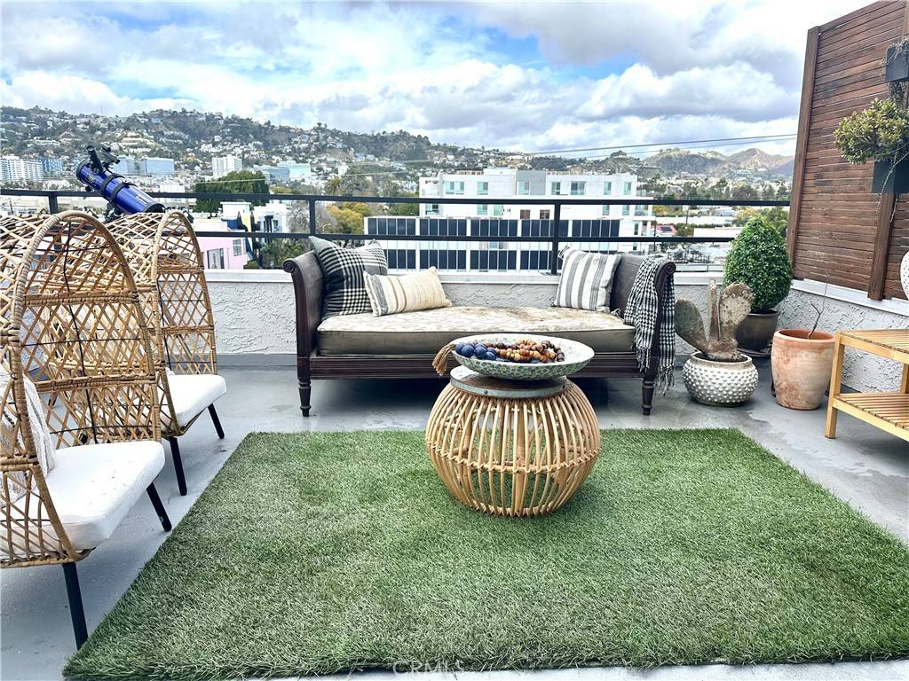 660 N Sweetzer AVE #302, West Hollywood, CA 90048