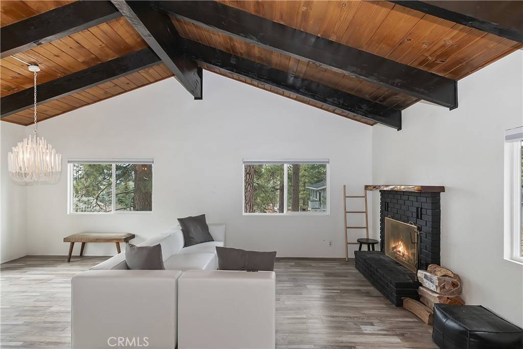 Big Bear Lake, CA 92315,924 Knickerbocker RD