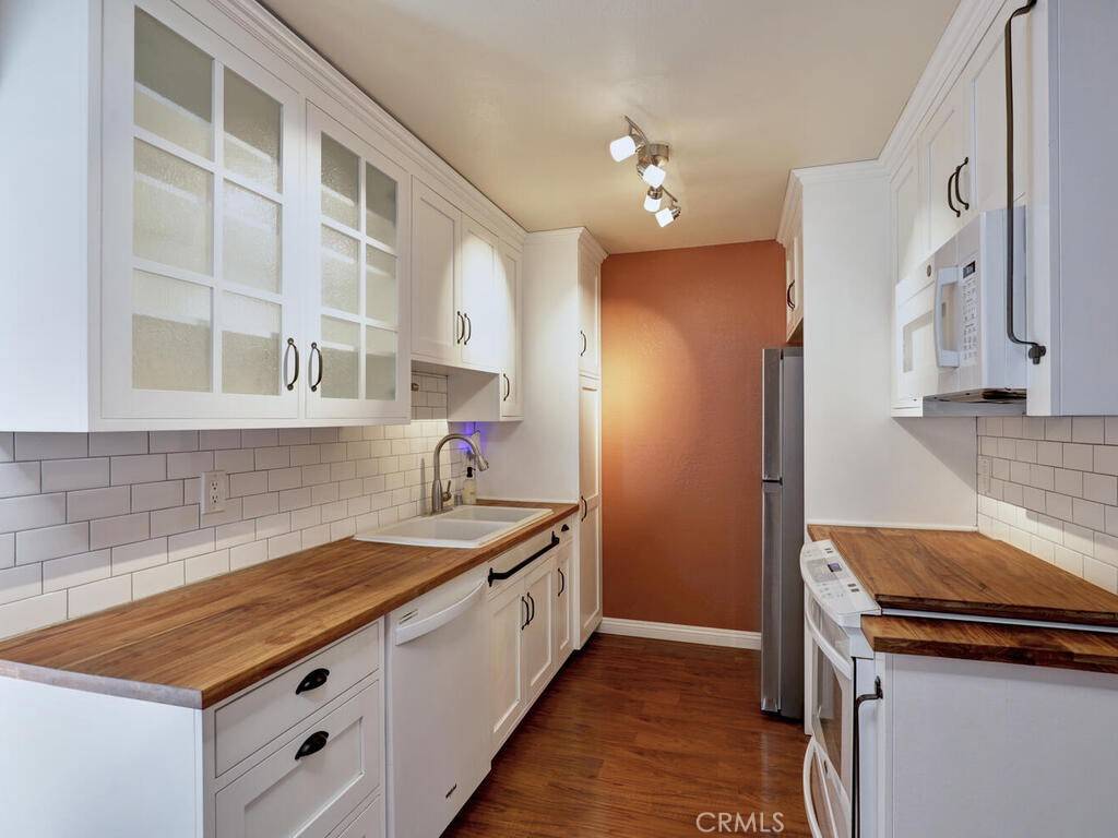Santa Ana, CA 92707,1010 Macarthur BLVD #16