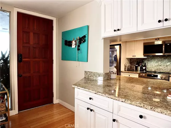 Long Beach, CA 90803,6150 E Bay Shore #301