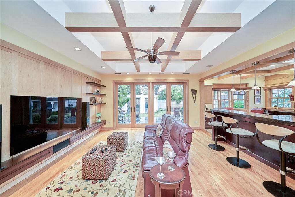 La Canada Flintridge, CA 91011,4464 Chevy Chase DR