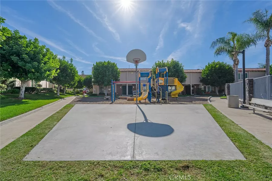 700 W La Veta AVE #P15, Orange, CA 92868