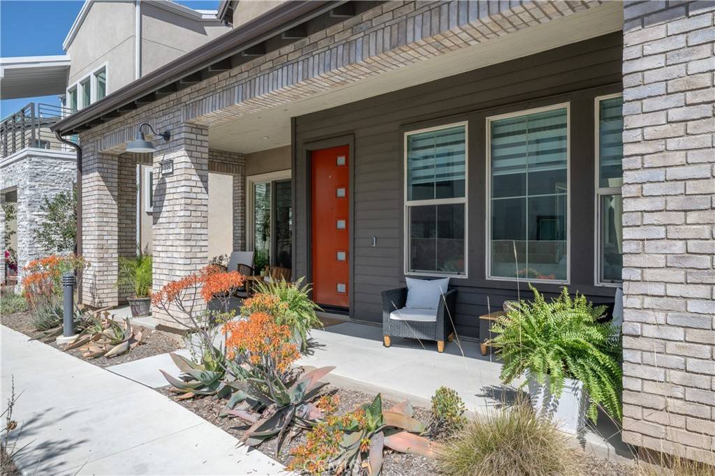 Irvine, CA 92618,135 Bosal