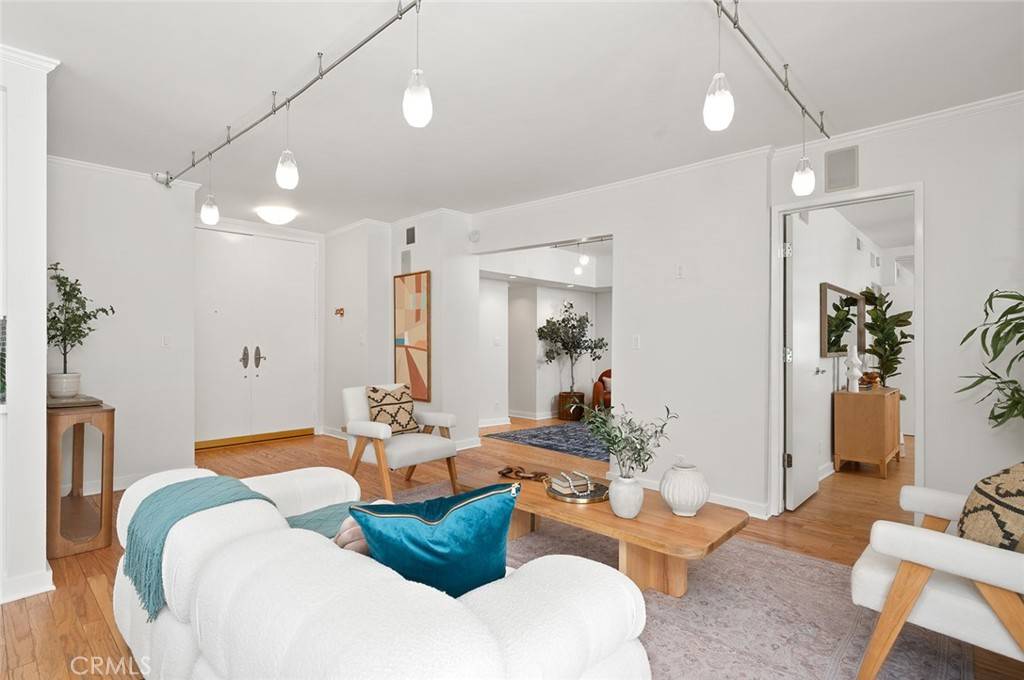 West Hollywood, CA 90069,1131 Alta Loma RD #331
