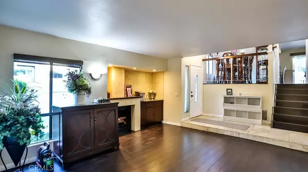 Costa Mesa, CA 92626,860 69 Village #69