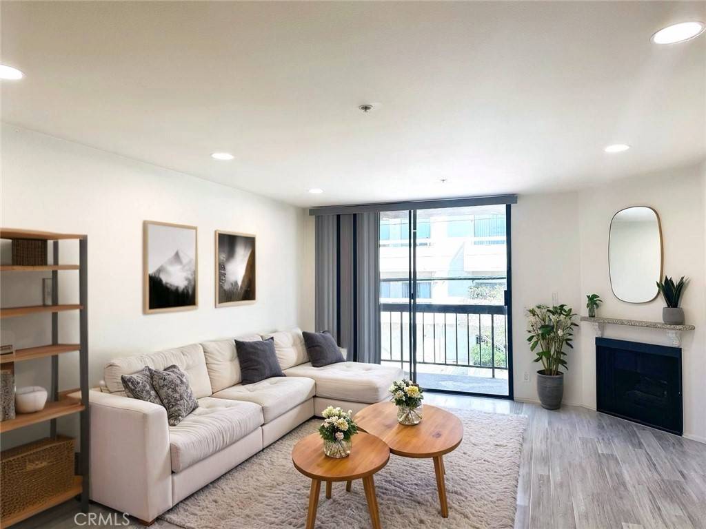 Los Angeles, CA 90046,7320 Hawthorn Avenue #112