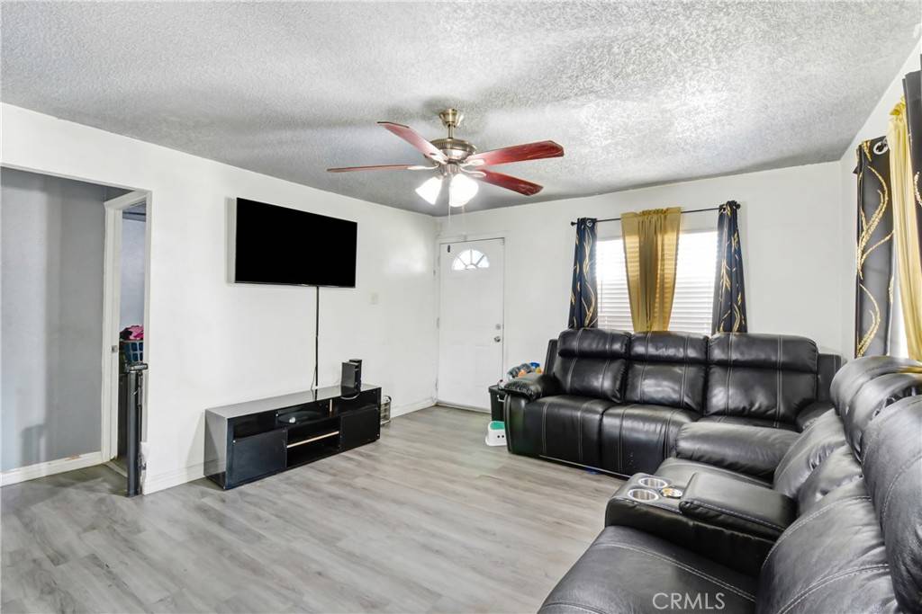 Colton, CA 92324,836 E H ST