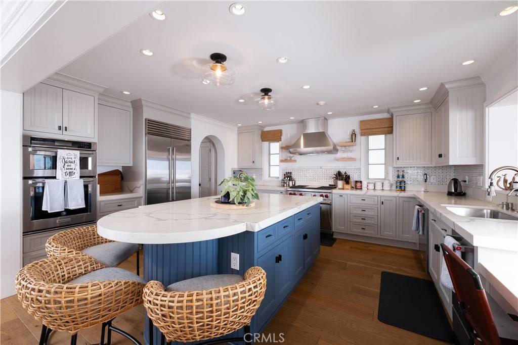 Newport Beach, CA 92661,1228 W Oceanfront