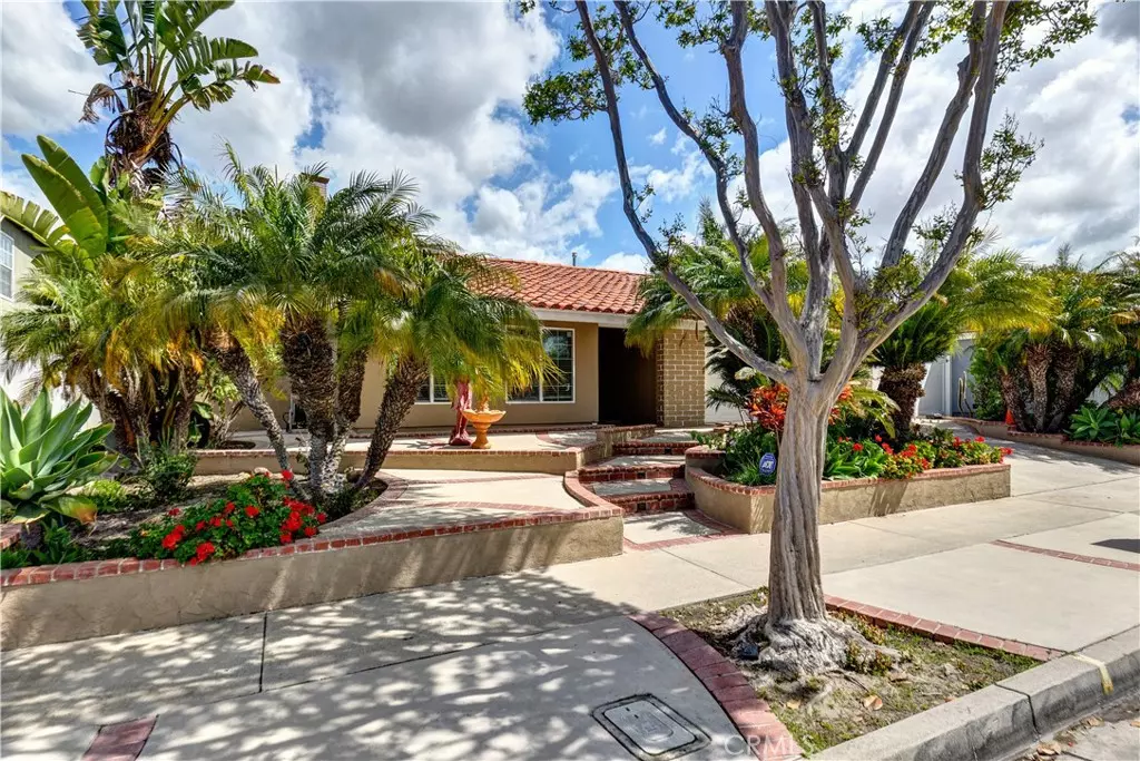 Irvine, CA 92604,5321 Strasbourg AVE
