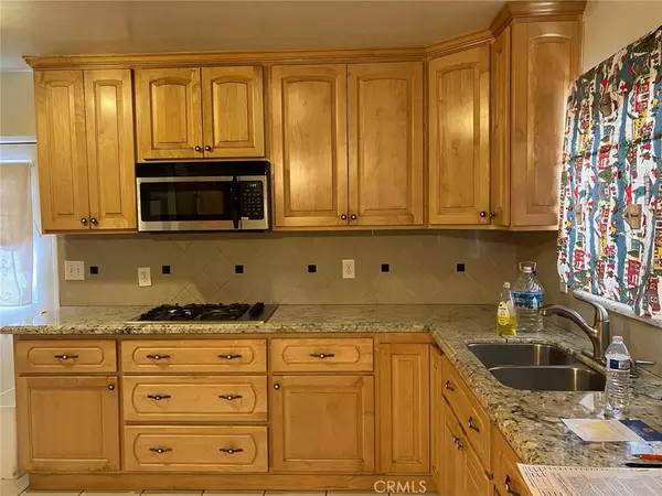 Santa Ana, CA 92707,841 E Mcfadden AVE