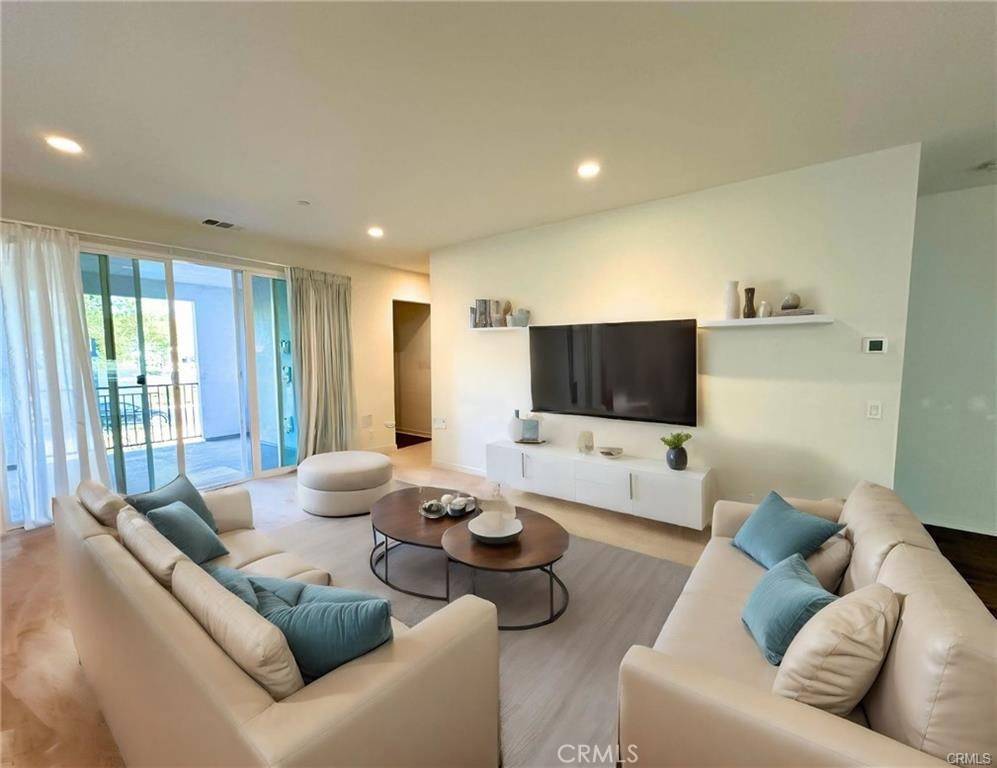 Irvine, CA 92618,731 Beacon