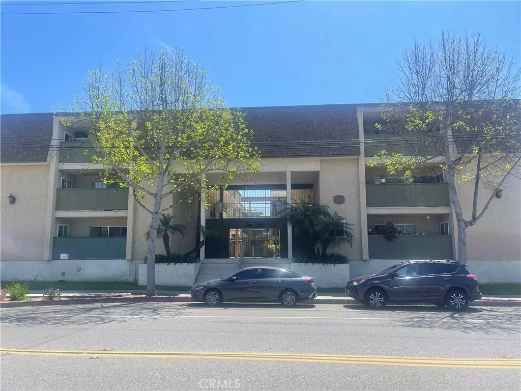 Santa Ana, CA 92701,408 E Civic Center DR #204