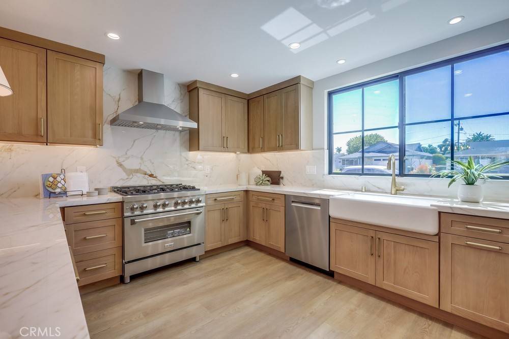 Costa Mesa, CA 92627,270 Albert PL