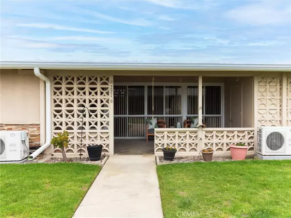 Seal Beach, CA 90740,13061 Oak hill Dr #221B