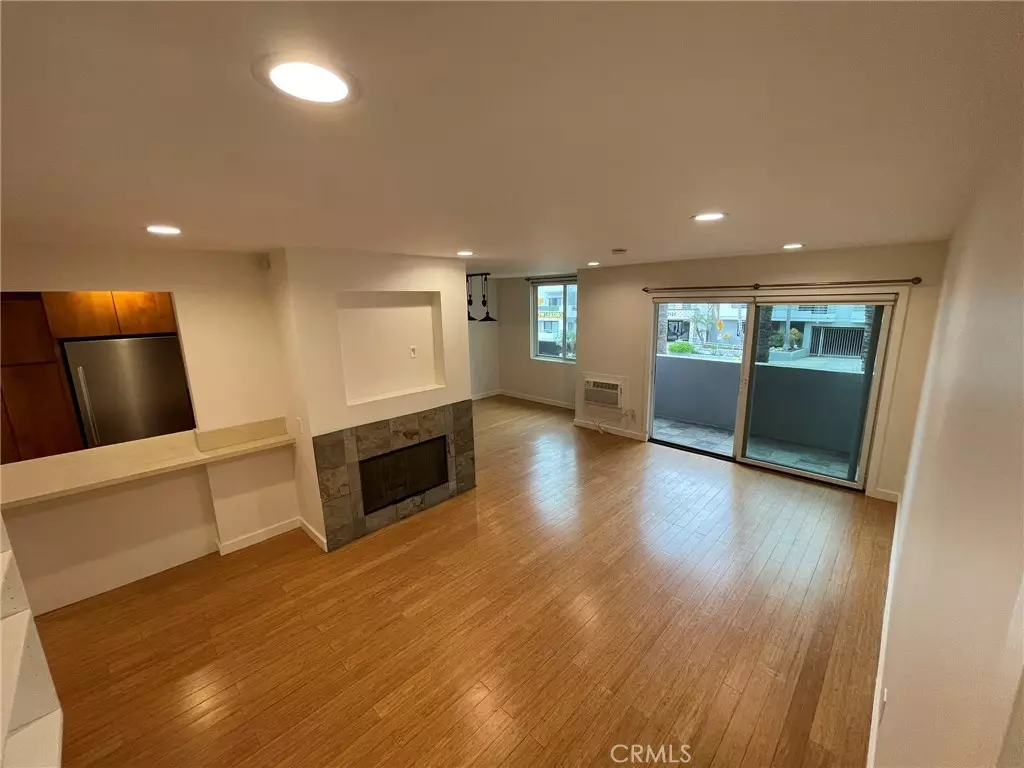 West Hollywood, CA 90069,1124 N La Cienega BLVD #202