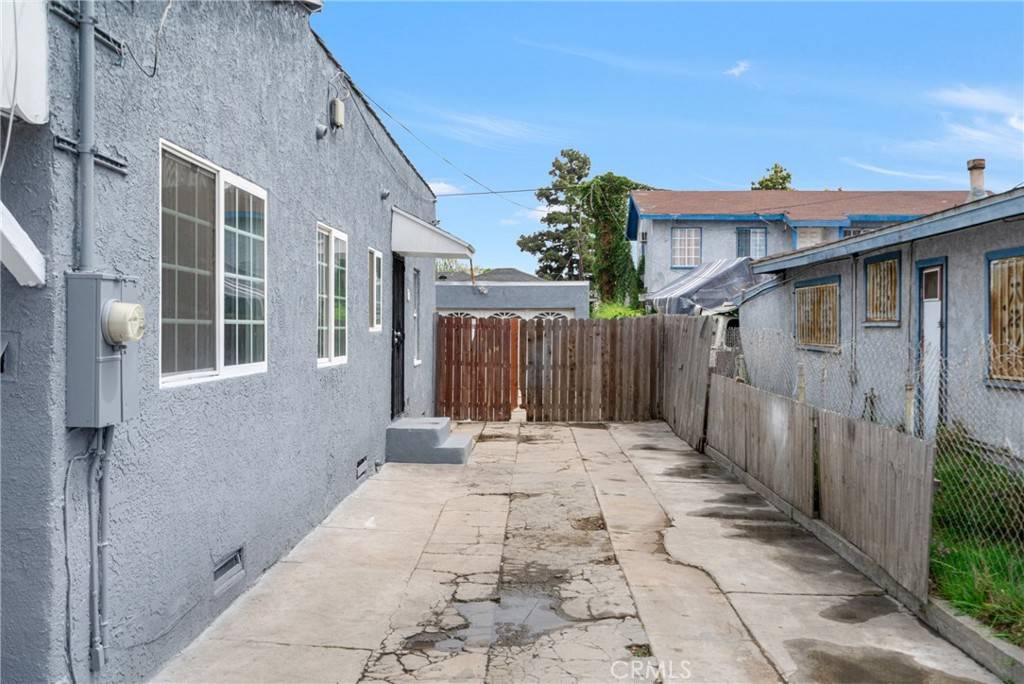Compton, CA 90221,902 N Mayo AVE