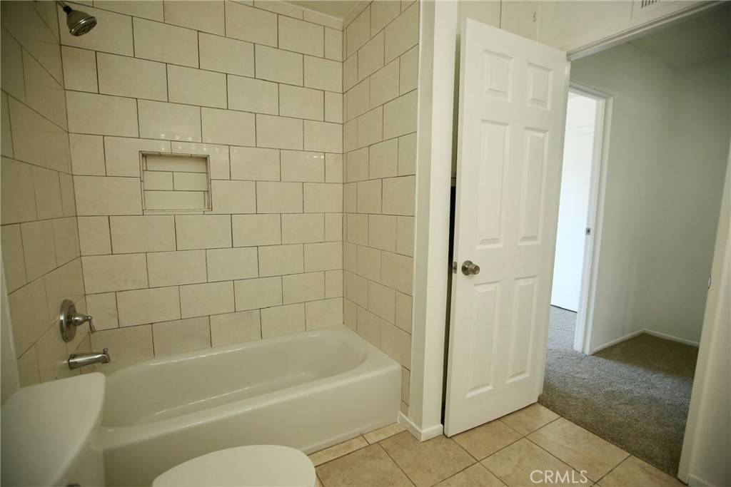 South Gate, CA 90280,9936 Karmont AVE