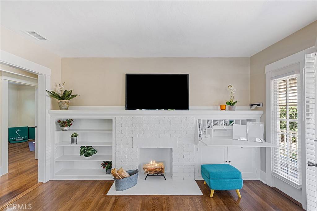 Orange, CA 92866,304 N Waverly ST